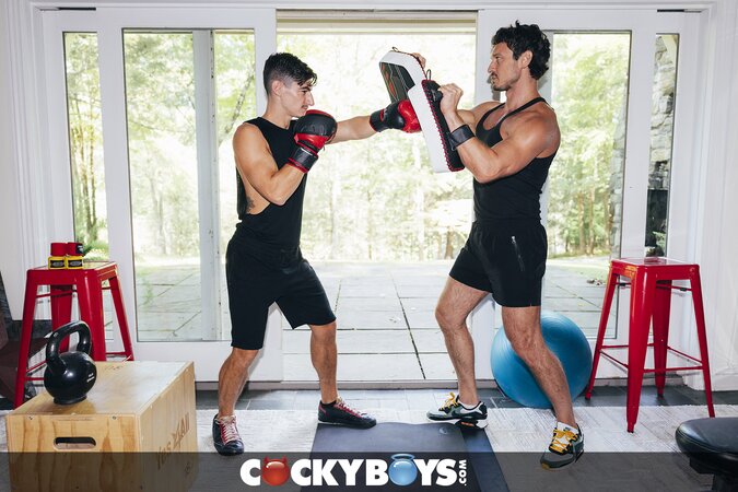 Aiden Ward lets trainer Alex Kof double-penetrate Seth Cain