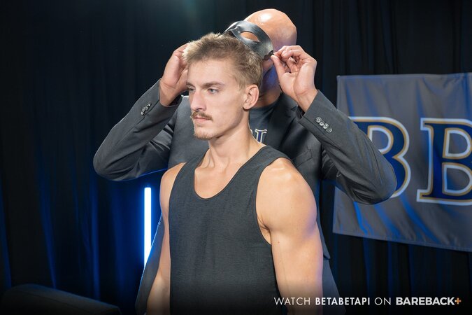 Frat brothers gang-bang pledge Hunter and breed him