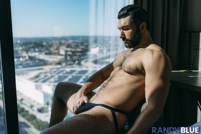 Beau Butler breeds muscle ass Paolo Bruni bareback