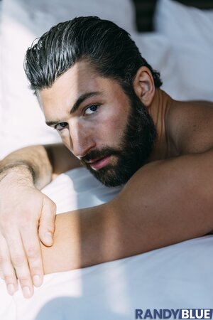 Beau Butler breeds muscle ass Paolo Bruni bareback