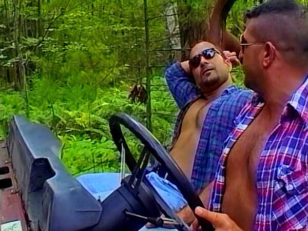 Muscle daddy Patrick Ives gets sucked dry by Tony Genero