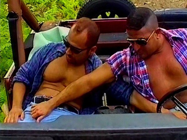 Muscle daddy Patrick Ives gets sucked dry by Tony Genero