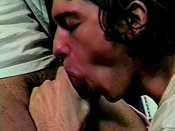 Tulio Maranhao fucks long-haired Latino Miguel Peres