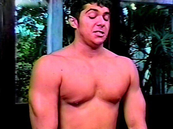 Tulio Maranhao fucks long-haired Latino Miguel Peres