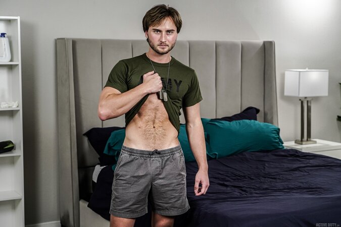 Straight roommate Daniel Evans catches Kyle Harper staring and turns the tables in the shower