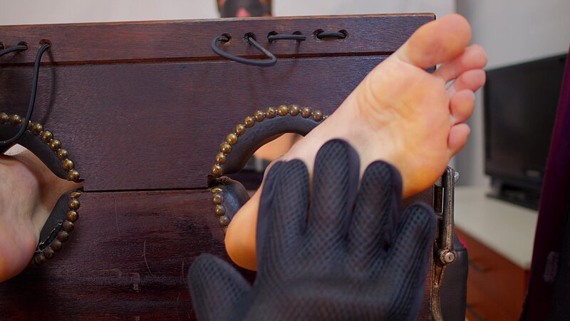 Marc gets bound and dominated by Matteo in a rough homemade session