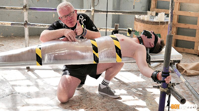 Blindfolded twink Justin Tiempo gets edged to a massive load