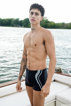 Enzo Muller and Angel Elias fuck raw on a boat under the open sky