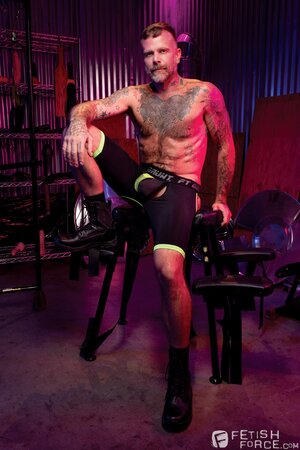 Greg Hollywood uses a fuck machine on Kyle Michaels then breeds the muscle boy
