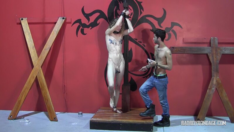 Ryann Ruckers stretches Chris Wayne’s saggy nuts with heavy swinging weights
