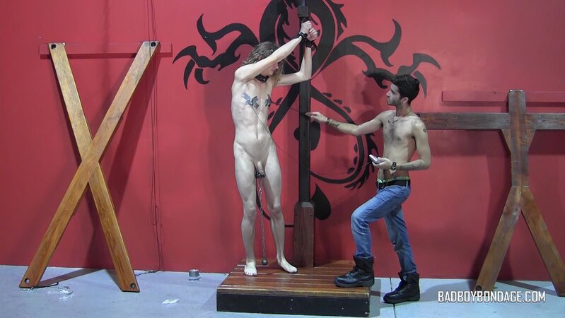 Ryann Ruckers stretches Chris Wayne’s saggy nuts with heavy swinging weights