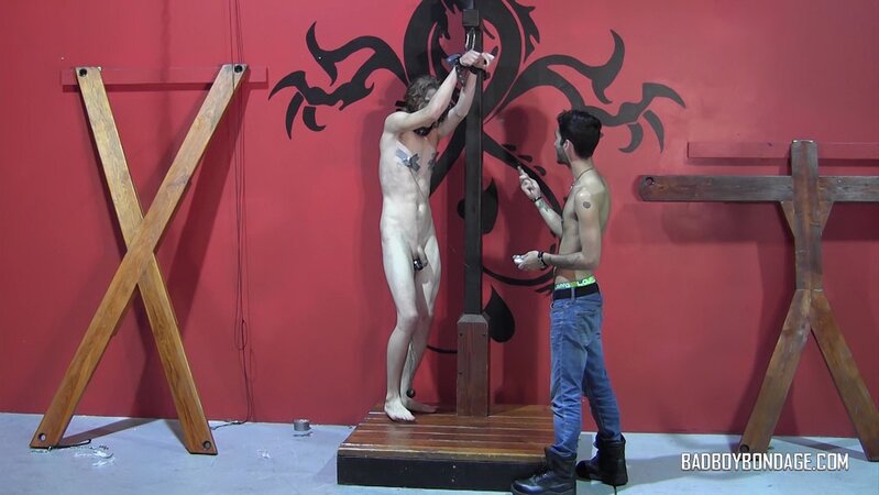 Ryann Ruckers stretches Chris Wayne’s saggy nuts with heavy swinging weights