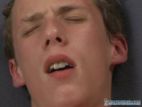 Schoolboys Seth O’Conner and Justin Case compare cocks and end up sucking