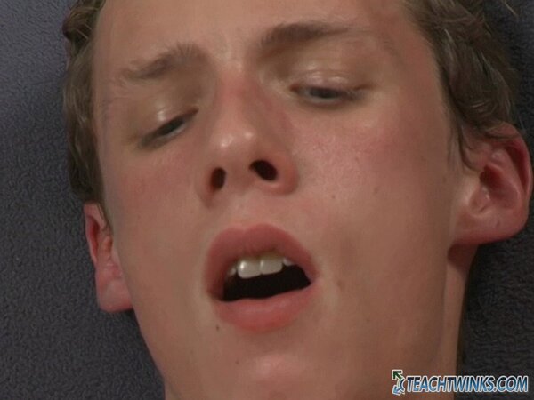 Schoolboys Seth O’Conner and Justin Case compare cocks and end up sucking