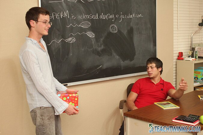Timo Garrett gives teacher Julian Smiles a special apple and his tight ass for Christmas