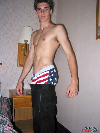 Evan Heinze teases in his boxer shorts and shows off his peachy ass