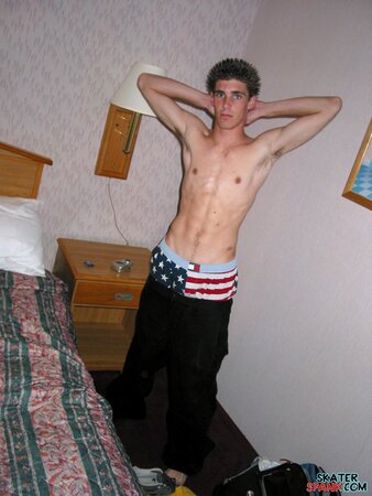 Evan Heinze teases in his boxer shorts and shows off his peachy ass