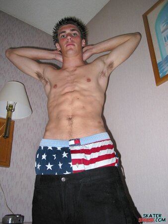 Evan Heinze teases in his boxer shorts and shows off his peachy ass
