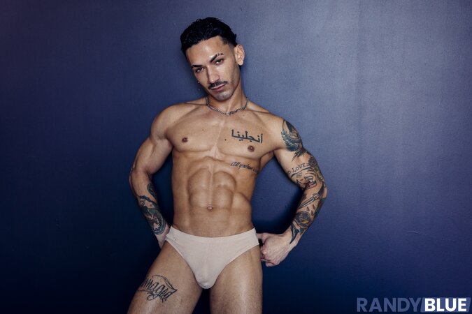Roman Todd gets ridden hard by vocal bottom Siren Santiago