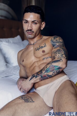 Roman Todd gets ridden hard by vocal bottom Siren Santiago