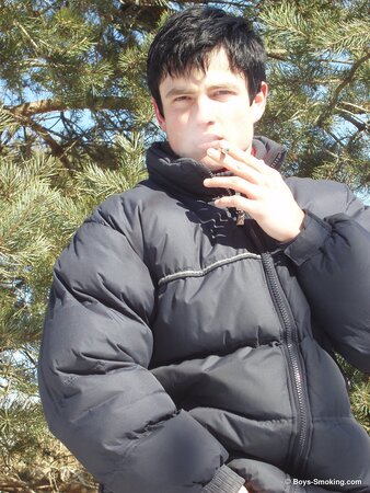 Buff stud Gus smokes and strokes his cock in the snow