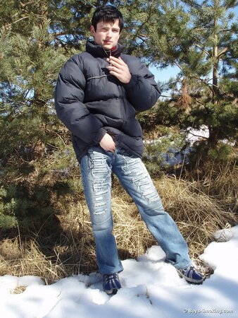 Buff stud Gus smokes and strokes his cock in the snow