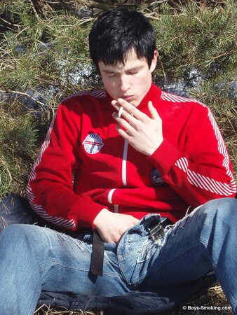 Buff stud Gus smokes and strokes his cock in the snow