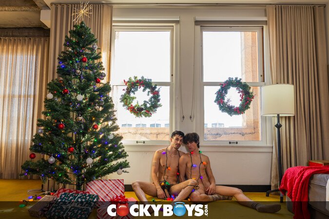 Kane Fox unwraps his boyfriend Nick Floyd and breeds him for Christmas
