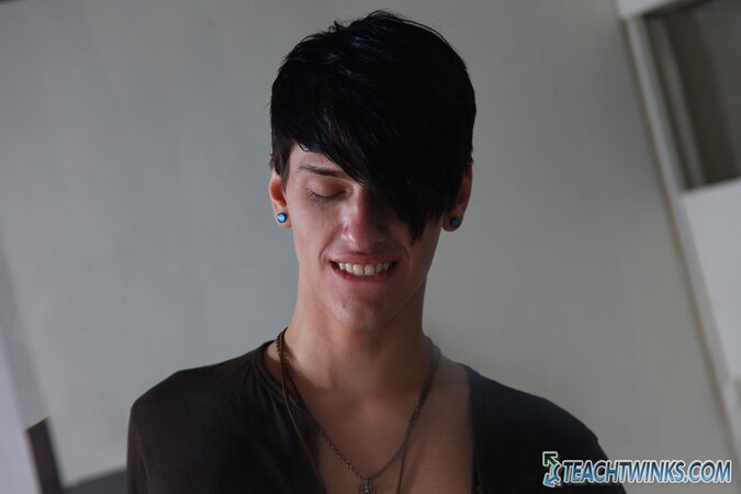 Jayden Ellis gets caught staring at cock and ends up taking Jae Landen deep