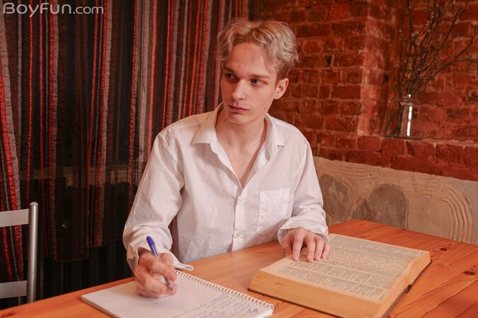 Alex Rosa and Dean Slim enjoy a busy blonde twink blowjob session