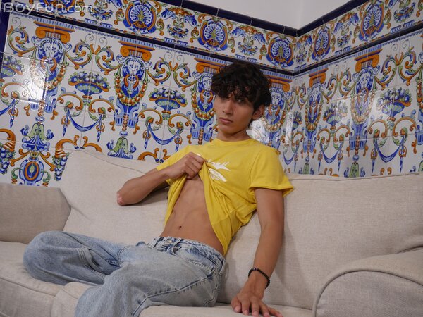 Mateo De La Rosa strokes his cock and makes a big messy load