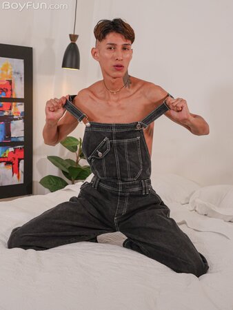 Daniel Delux rubs and strokes his hard dick in a sensual solo moment