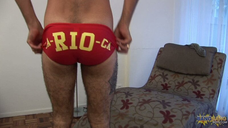 Guilherme brings out his favorite toys for an up close solo performance