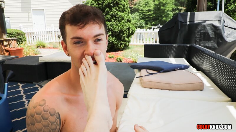 Finn August licks and sucks the toes of Ethan Adams until he shoots a load
