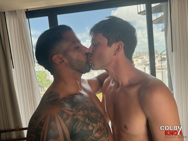 Jesus Octavio gets invited inside to deep drill the hole of Mickey Knox
