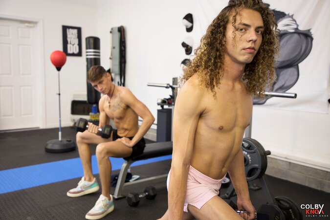 Troy Accola distracts Jack Valor at the gym and turns lunges into bareback sex