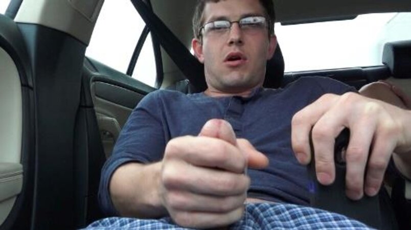Mickey Knox passes a boring road trip by getting himself off in the car
