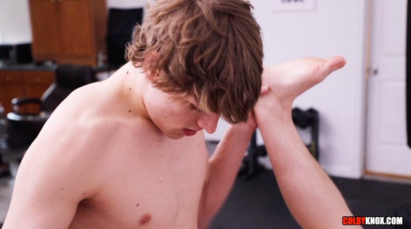 Robin Moore starts on top with Eli Lincoln before the gym hookup flips completely