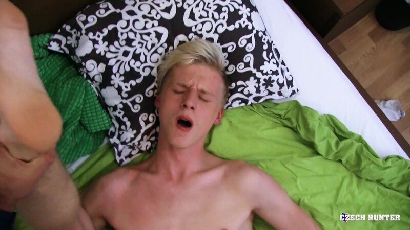 A blonde student gardener takes a hard bedroom drill while parents are away