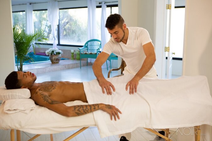 Dante Colle gives hugely hung Leon Redd a full body massage with a happy ending