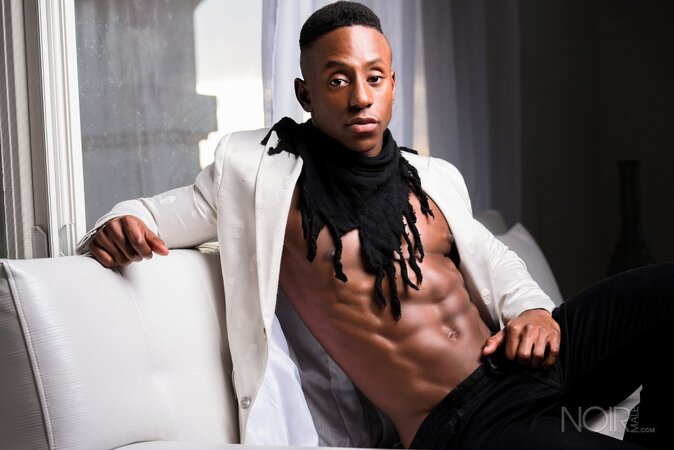 Liam Cyber gets totally naked to show off his smooth muscle body