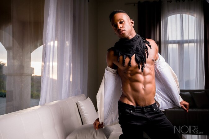 Liam Cyber gets totally naked to show off his smooth muscle body