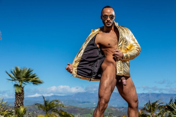 Dillon Diaz strips down completely naked for a steamy solo session