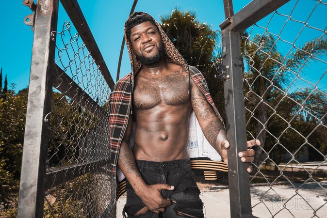 Mr. Cali strips off his clothes outdoors for a steamy solo workout