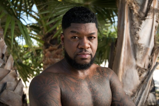 Mr. Cali strips off his clothes outdoors for a steamy solo workout