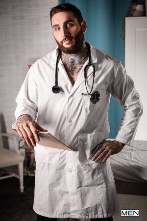 Clark Delgaty and Benjamin Blue sneak a quick hospital glory hole fuck