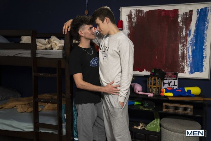 Aaron Elias sneaks into the bunk to fuck frat boy Adam Awbride