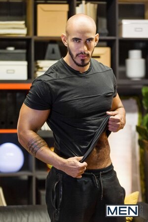 Louis Ricaute steps in to give Enzo Rimenez a throbbing cock up his ass