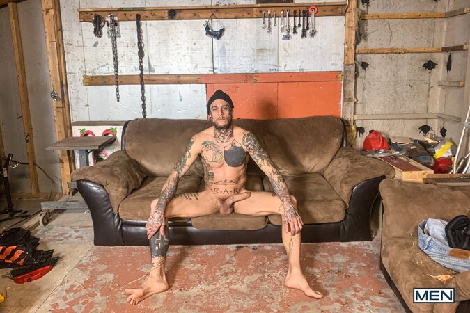Tattooed hunk Bo Sinn strips down completely for a hot solo show