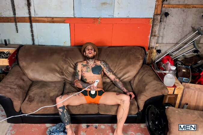 Tattooed hunk Bo Sinn strips down completely for a hot solo show